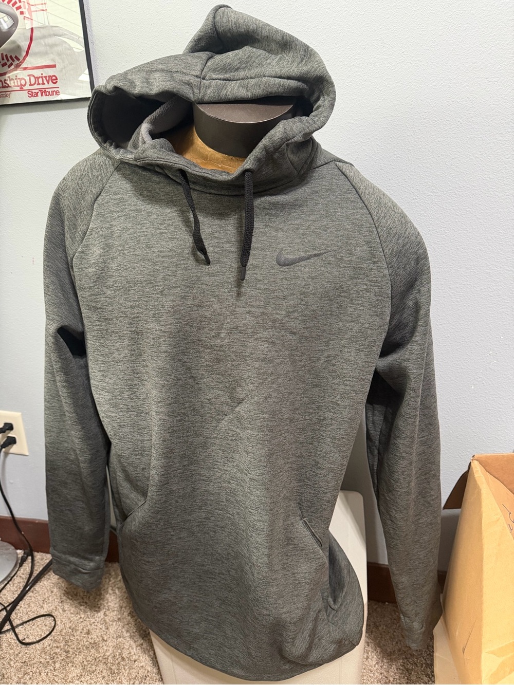 Nike Men’s Dark Gray Pullover Hoodie